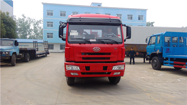解放后雙橋平板運(yùn)輸車(chē)
