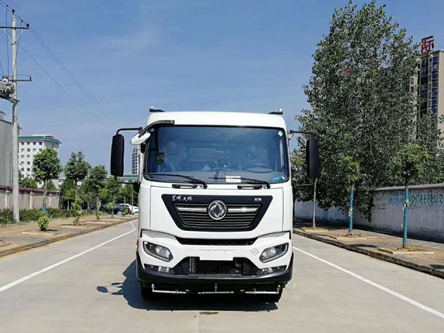 東風(fēng)天錦天然氣國(guó)六洗掃車(chē)圖片2