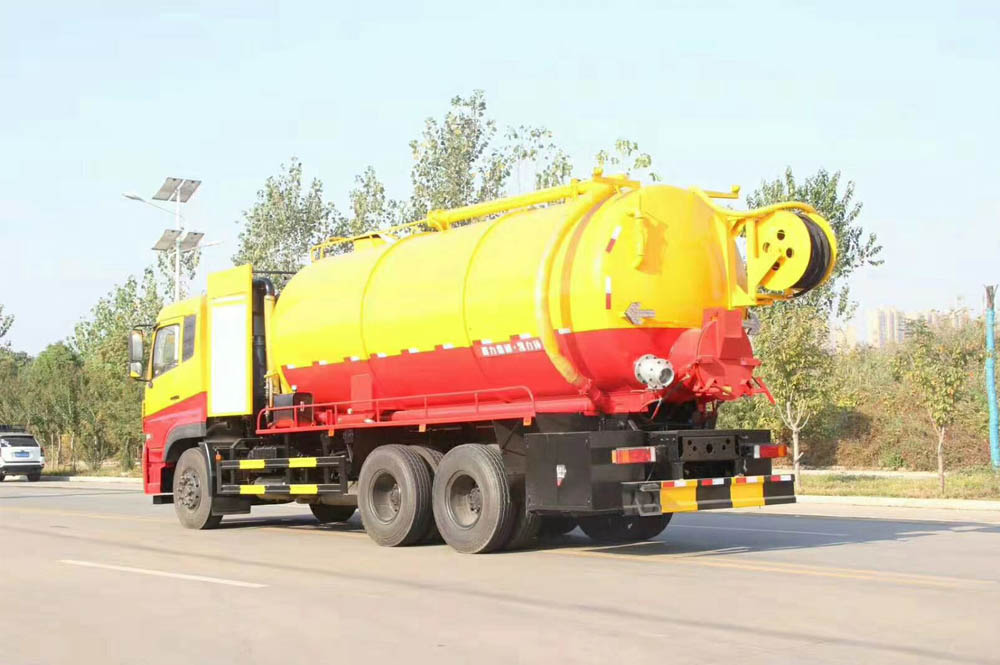 東風(fēng)天龍后八輪國六清洗吸污車帶副發(fā)動機(jī)圖片4