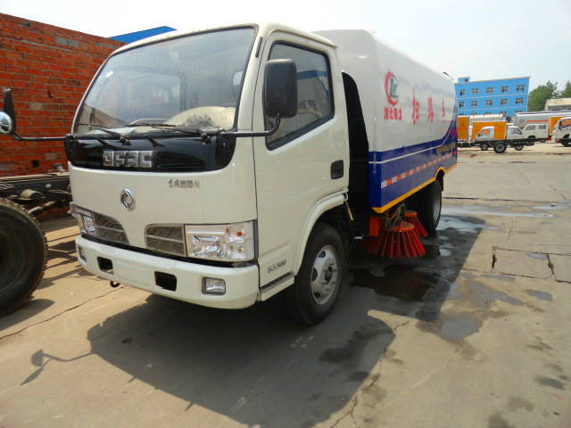  東風(fēng)福瑞卡道路清掃車（<a href=http://www.szpower-inverter.cn/saoluche/ target=_blank class=infotextkey>掃路車</a>）