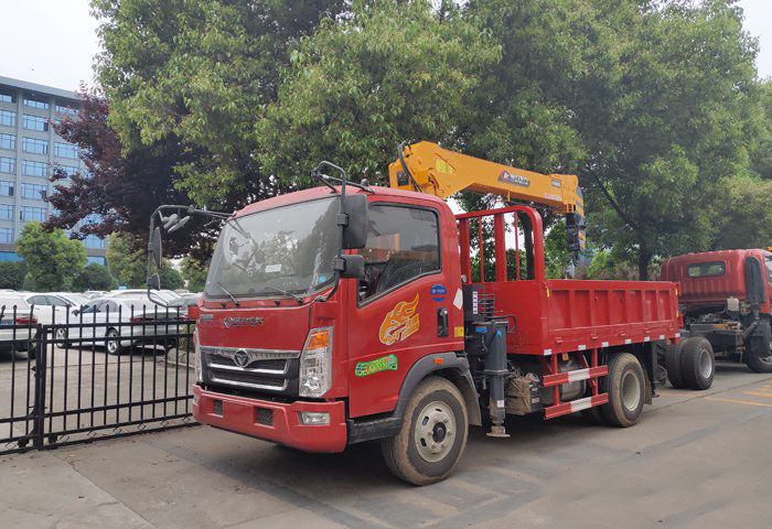 程力隨車(chē)吊5噸重汽豪曼隨車(chē)吊