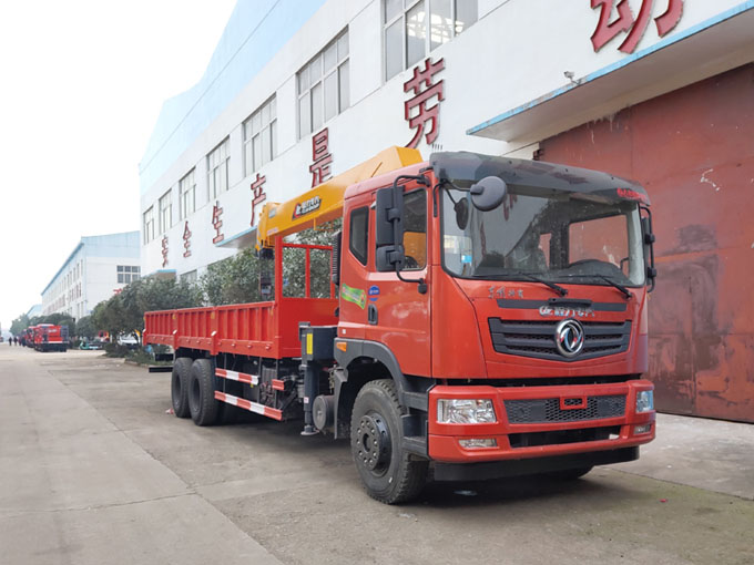 熱銷(xiāo)程力吊機(jī)12噸東風(fēng)特商T702隨車(chē)吊