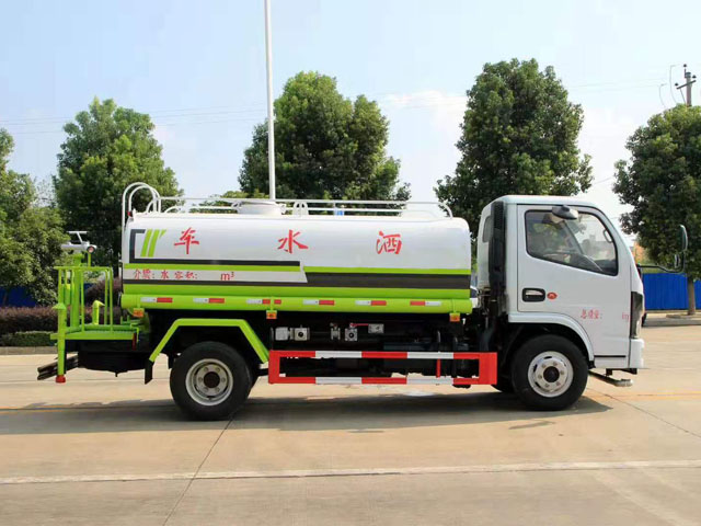 新品上市國(guó)六東風(fēng)多利卡5方灑水車(chē)圖片4