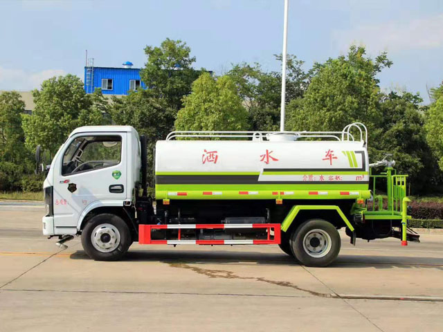 新品上市國(guó)六東風(fēng)多利卡5方灑水車(chē)圖片3