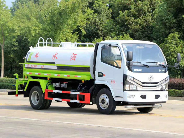 新品上市國(guó)六東風(fēng)多利卡5方灑水車(chē)圖片2