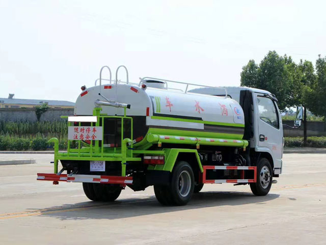 新品上市國(guó)六東風(fēng)多利卡5方灑水車(chē)圖片5